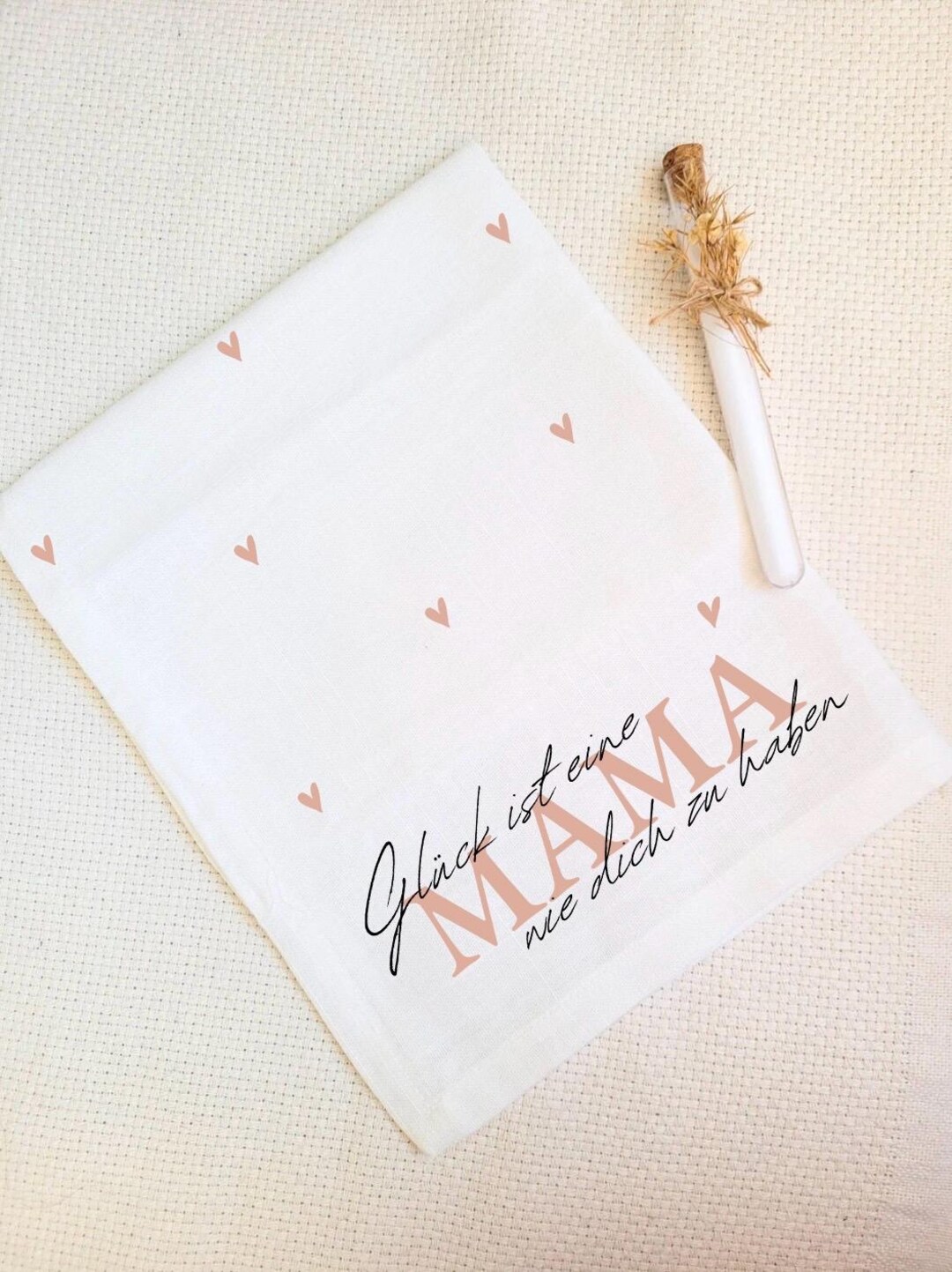 Geschirrtuch mit Spruch „Glück ist eine Mama wie dich zu haben“ – personalisiertes Küchentuch als Muttertagsgeschenk