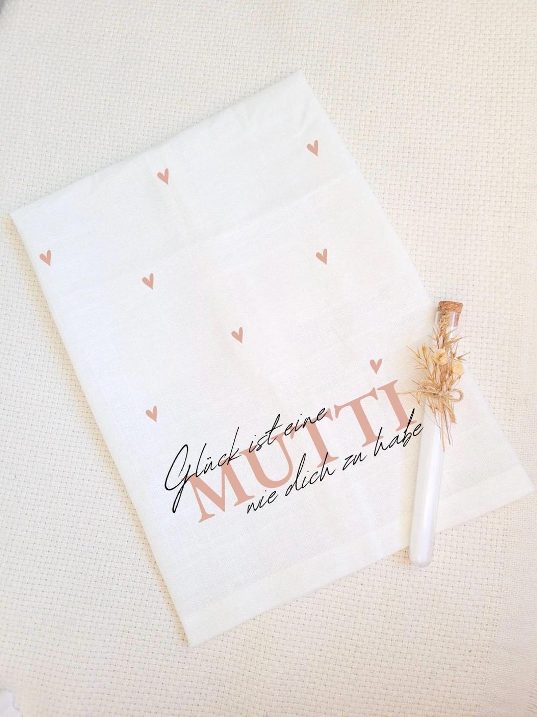 Geschirrtuch mit Spruch „Glück ist eine Mama wie dich zu haben“ – personalisiertes Küchentuch als Muttertagsgeschenk