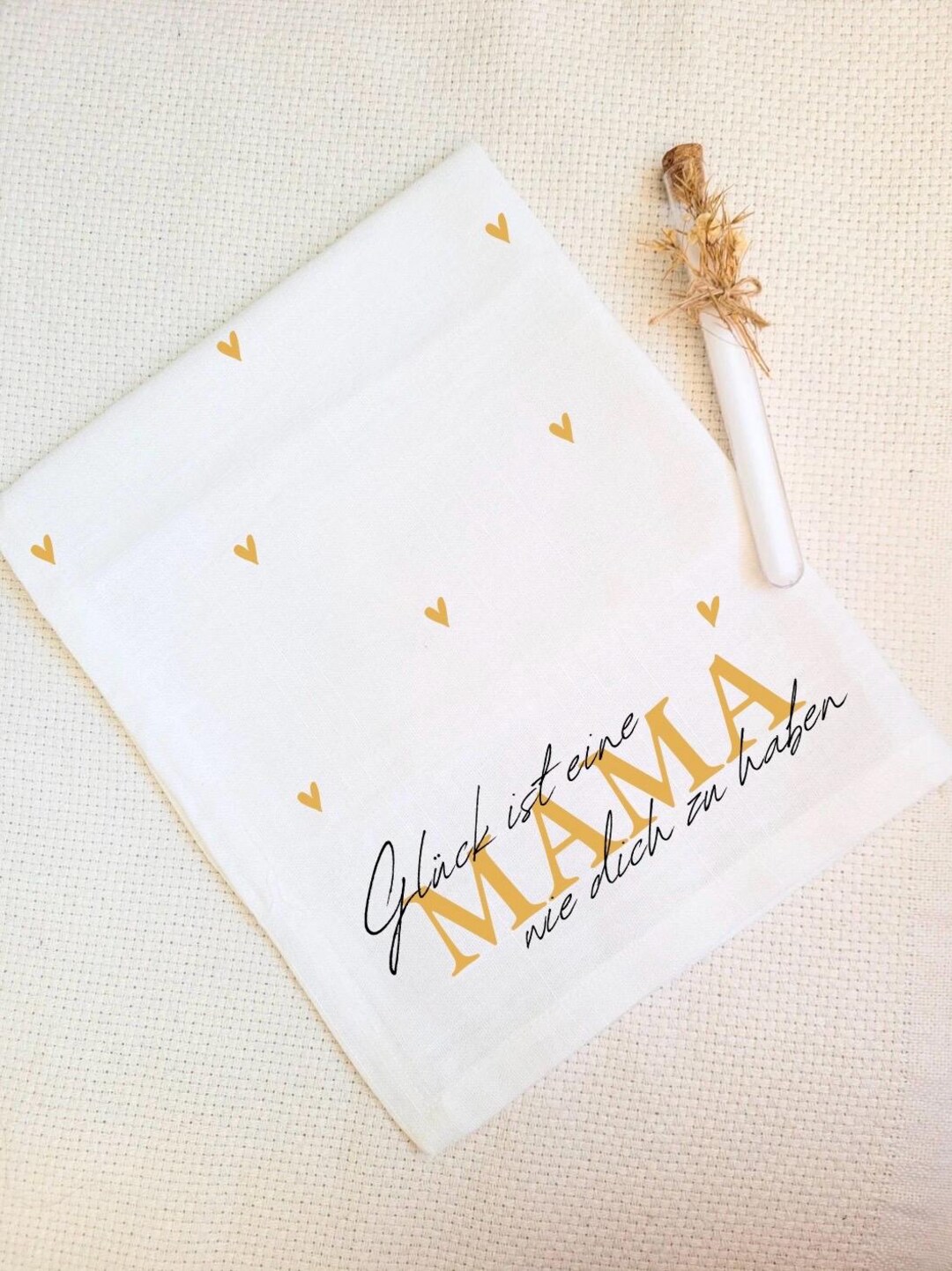 Geschirrtuch mit Spruch „Glück ist eine Mama wie dich zu haben“ – personalisiertes Küchentuch als Muttertagsgeschenk