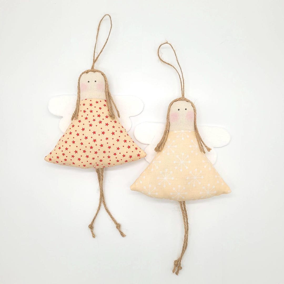 Weihnachtsengel Landhausstil – Zwei Stoffengel creme mit Sternen und hellgelb mit Schneeflocken