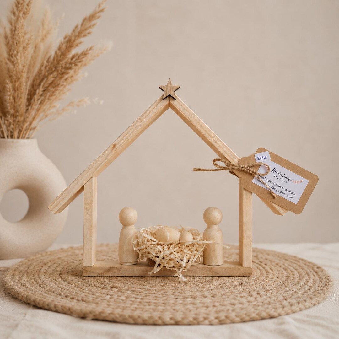 Minimalistische Weihnachtskrippe aus Holz – Bild 1