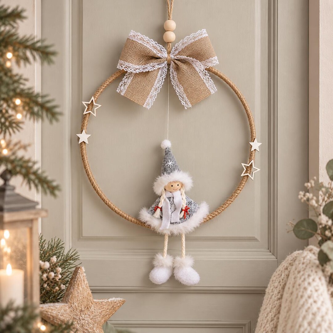 Türkranz Weihnachten aus Jute mit Wintermädchen in Grau und weißen Holzsternen